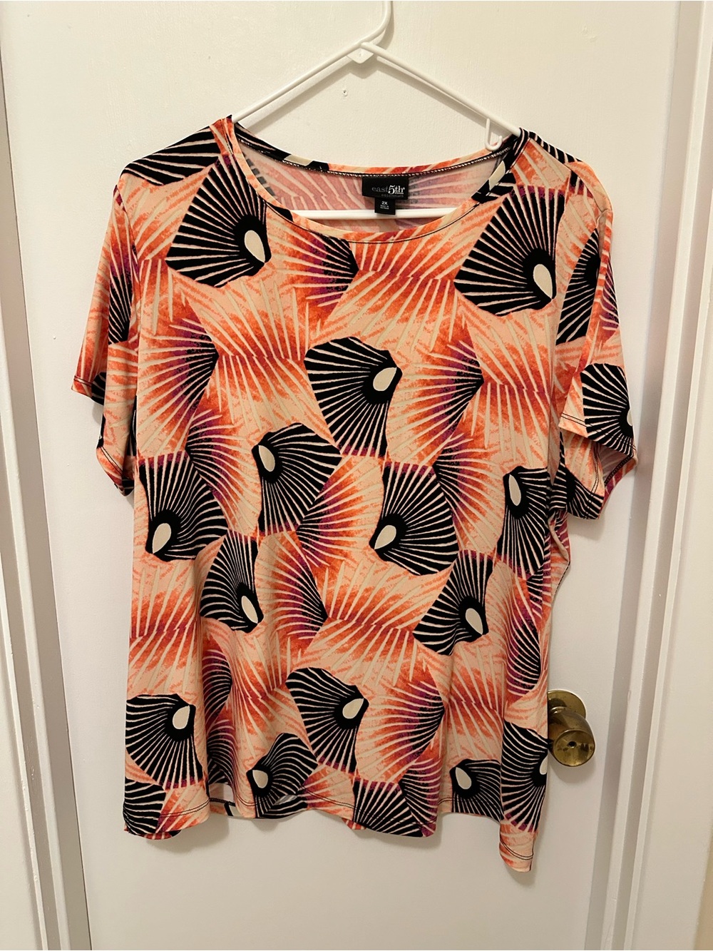 East 5th Peach and Black Abstract Fan Print Short Sleeve Top 2X NWOT